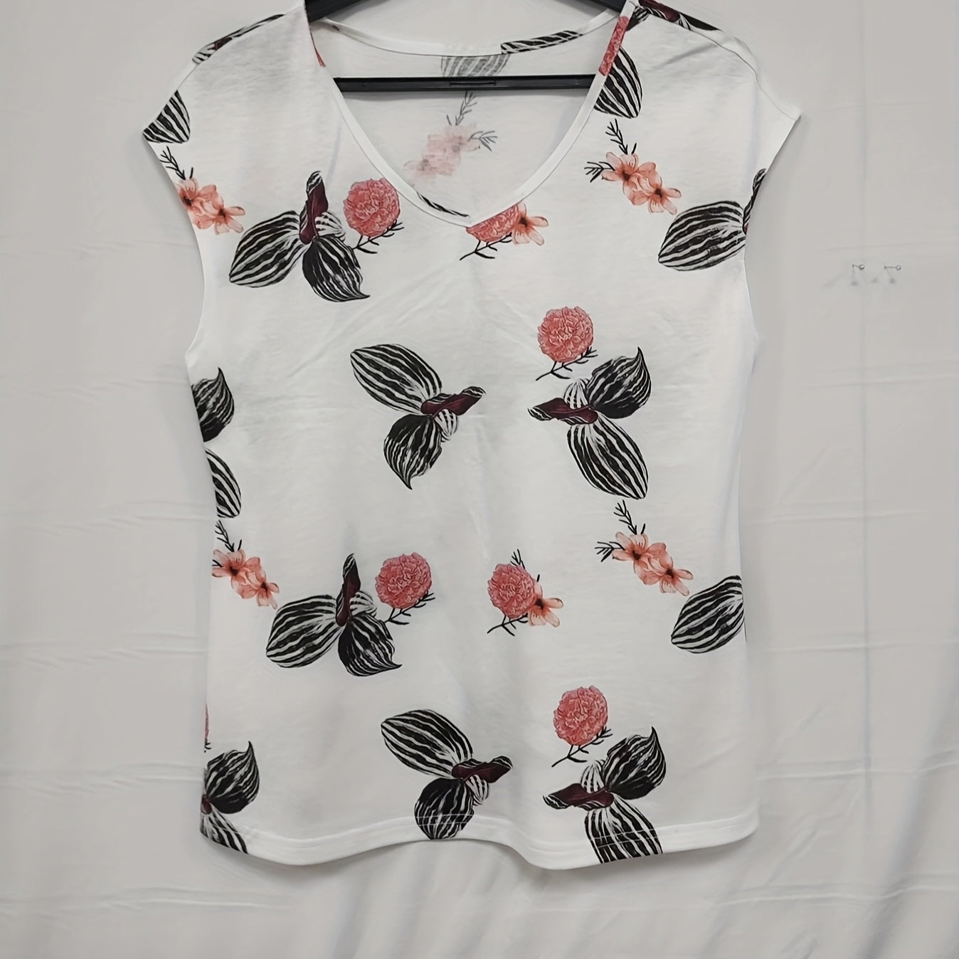 Women's V-neck Printed Loose Fit Comfortable T-shirt Top