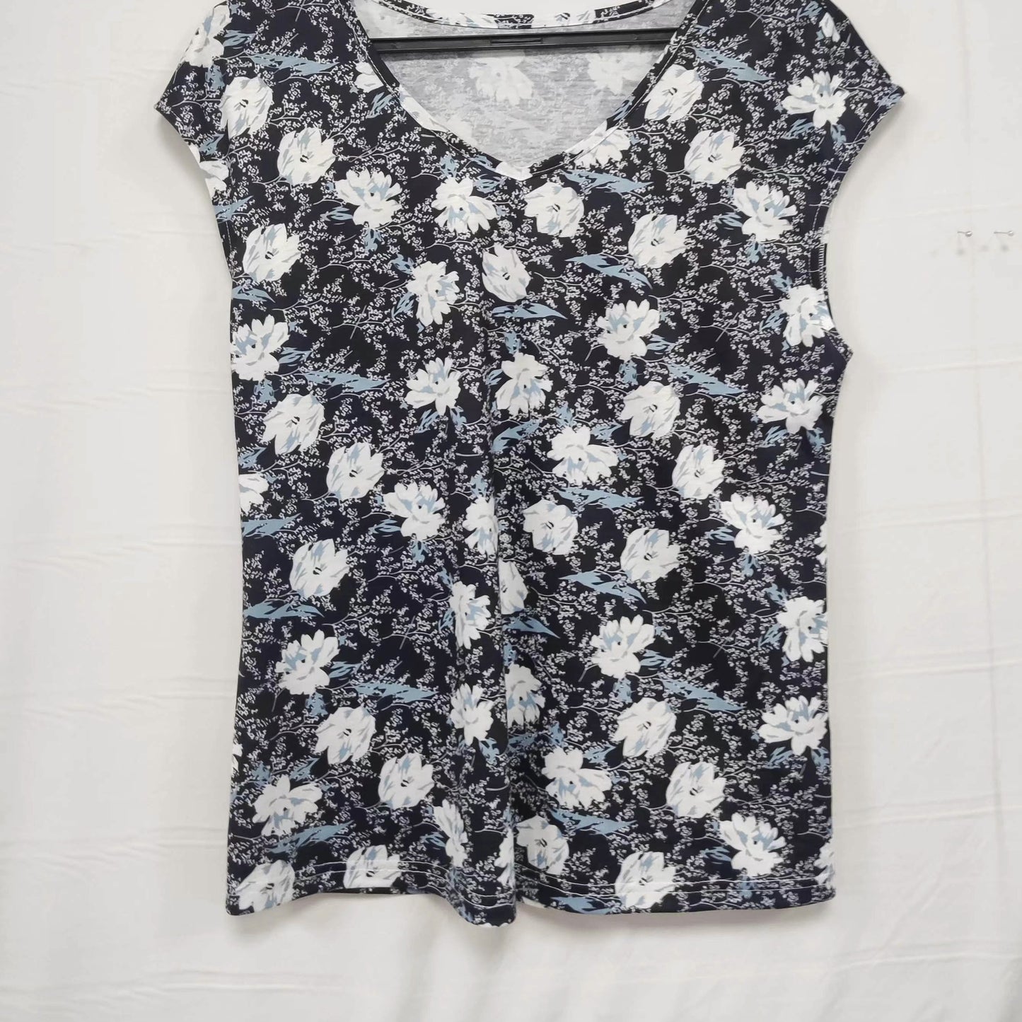 Ladies' Fashion Tribe Flower Printed Hat Sleeve V-neck T-shirt