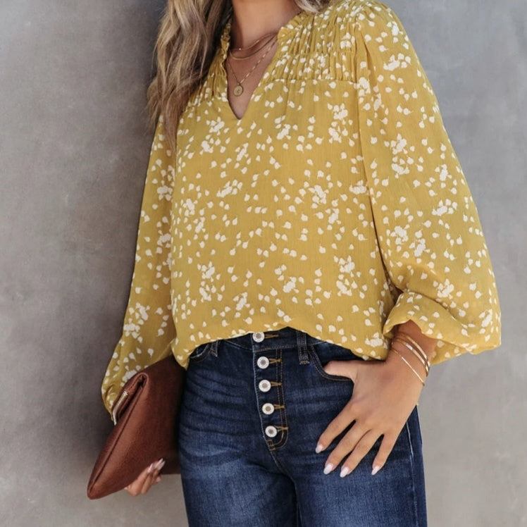 Women's New V-neck Printed Pleated Detail Fashionable, Fresh And Versatile Commuting Vacation Fashionable Shirt Top