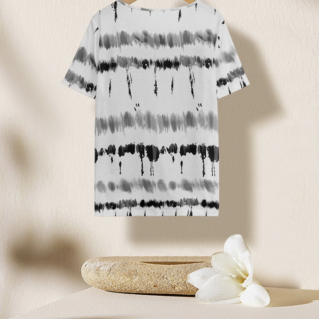 Women's V-neck Printed Black Lined Fashionable Short Sleeved T-shirt