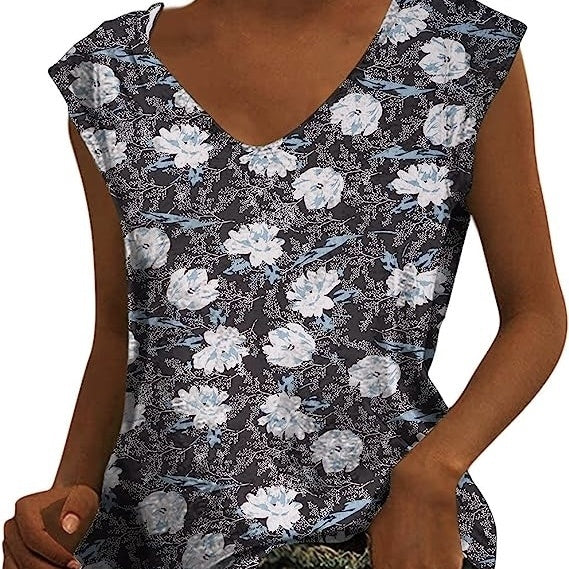 Ladies' Fashion Tribe Flower Printed Hat Sleeve V-neck T-shirt